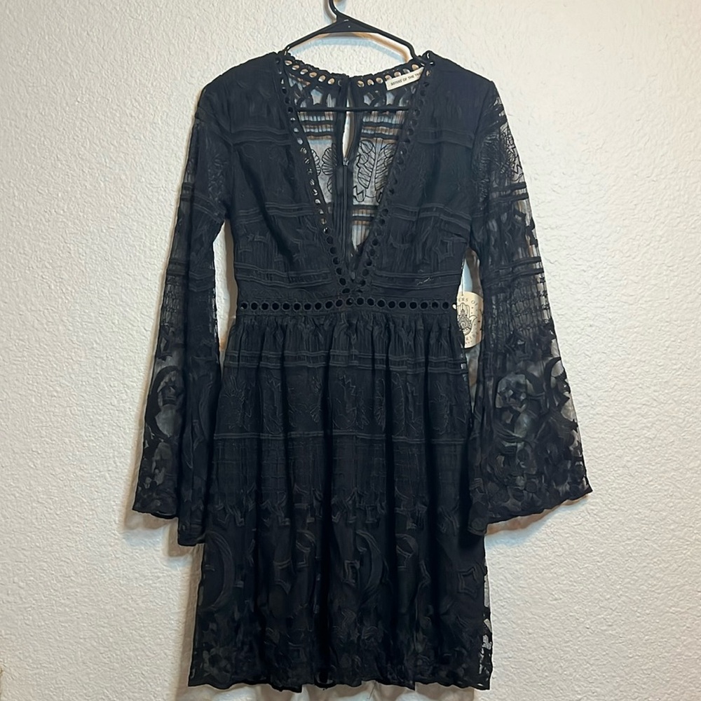 NWT - Sisters Of The Tribe Long-Sleeved Plunge Lace dress, size 8.
